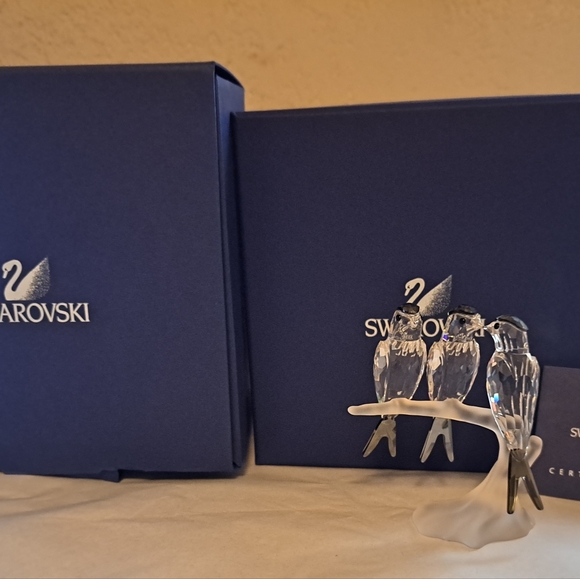 Pristine Swarovski birds swallow on a branch w box, outer box, and COA - Picture 2 of 8